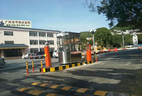 广东省干部疗养院正门1